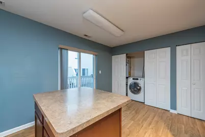 341 W Treehouse Lane #11-4, Round Lake, IL 60073 - Photo 9