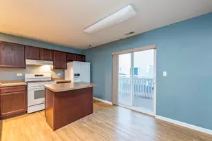 341 W Treehouse Ln, Round Lake, IL 60073 - Photo 5