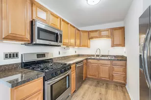 303 Spruce St, North Aurora, IL 60542 - Photo 5