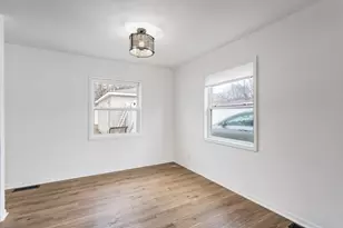 303 Spruce St, North Aurora, IL 60542 - Photo 7