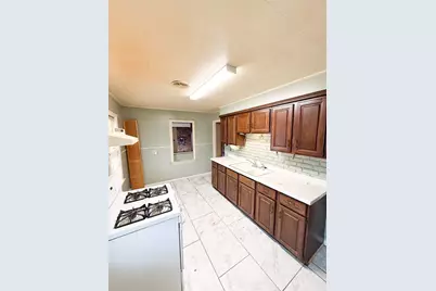 195 S Douglas Avenue, Bradley, IL 60915 - Photo 7