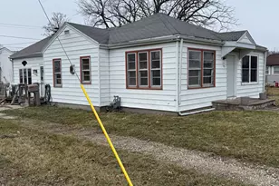 195 S Douglas Ave, Bradley, IL 60915 - Photo 1