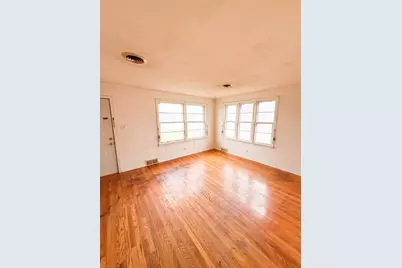 195 S Douglas Avenue, Bradley, IL 60915 - Photo 9