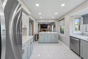 620 S Point Dr, Schaumburg, IL 60193 - Photo 9