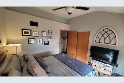 5716 Breezeland Road, Carpentersville, IL 60110 - Photo 39