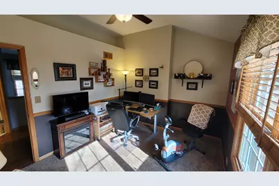 5716 Breezeland Road, Carpentersville, IL 60110 - Photo 37