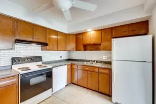 2206 S Goebbert Rd, Arlington Heights, IL 60005 - Photo 3