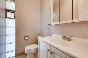 2206 S Goebbert Rd, Arlington Heights, IL 60005 - Photo 9