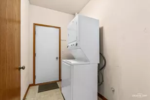 1215 Violet Ln, Joliet, IL 60431 - Photo 9