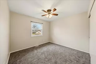 1022 Whitebridge Ln, Hanover Park, IL 60133 - Photo 9