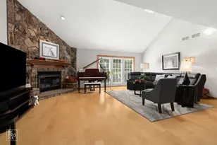 544 Philip Dr, Bartlett, IL 60103 - Photo 3