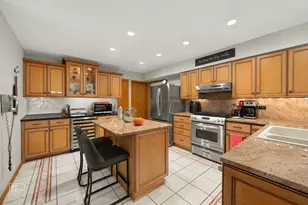 544 Philip Dr, Bartlett, IL 60103 - Photo 11