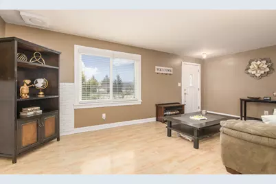 307 E Main Street Road, Cary, IL 60013 - Photo 5