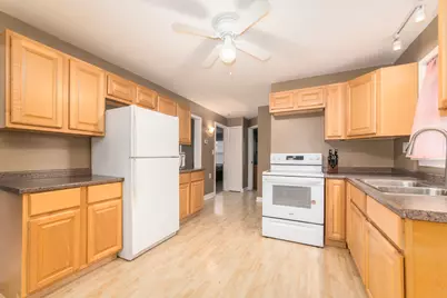 307 E Main Street Road, Cary, IL 60013 - Photo 9