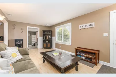 307 E Main Street Road, Cary, IL 60013 - Photo 7