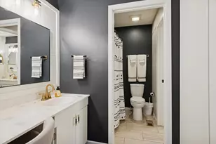 7030 Park Ln Ct, Woodridge, IL 60517 - Photo 9