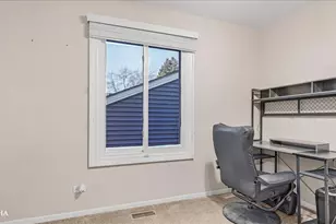 30W021 Danbury Dr, Warrenville, IL 60555 - Photo 7