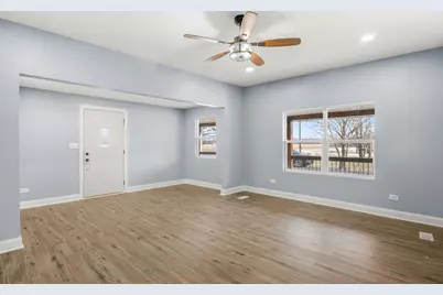 2402 N 41st Road, Sheridan, IL 60551 - Photo 9