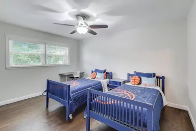 6025 N Hiawatha Avenue, Chicago, IL 60646 - Photo 9