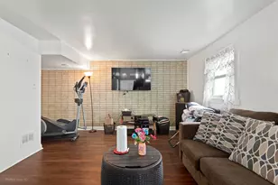 1144 E 160th Pl, South Holland, IL 60473 - Photo 9