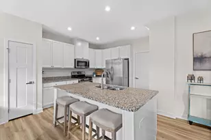 1053 Sears Cir, Elburn, IL 60119 - Photo 3