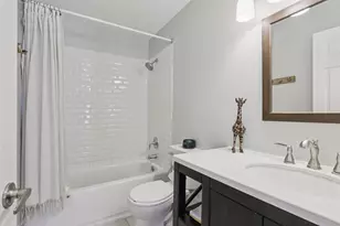 1106 Stratford Ct, Elgin, IL 60120 - Photo 15