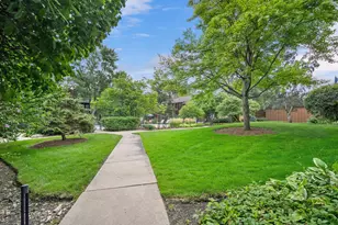 1S055 Spring Rd, Oakbrook Terrace, IL 60181 - Photo 25