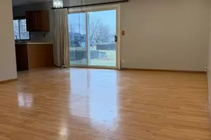 3115 Village Green Dr, Aurora, IL 60504 - Photo 3