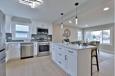 656 W Comstock Avenue, Elmhurst, IL 60126 - Photo 9