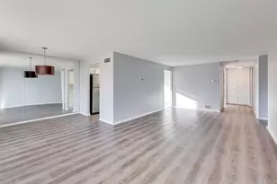 4000 Triumvera Dr, Glenview, IL 60025 - Photo 7