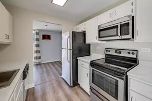 4000 Triumvera Dr, Glenview, IL 60025 - Photo 9