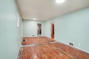 143 E Division St, Villa Park, IL 60181 - Photo 5