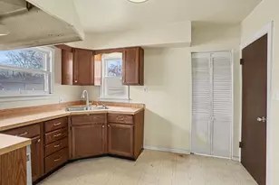 143 E Division St, Villa Park, IL 60181 - Photo 7