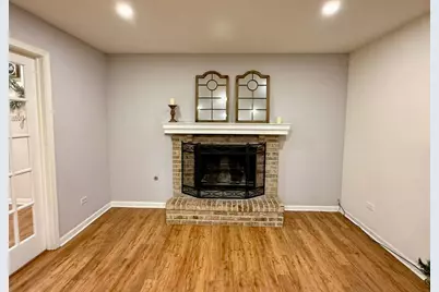 2071 Madison Avenue, Gurnee, IL 60031 - Photo 3