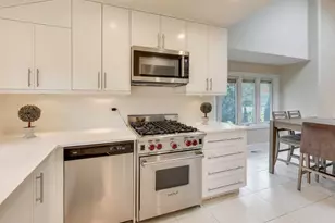 211 Briarwood Pass, Oak Brook, IL 60523 - Photo 11