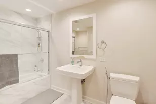 211 Briarwood Pass, Oak Brook, IL 60523 - Photo 19