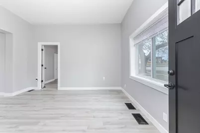 1006 N Morris Avenue, Bloomington, IL 61701 - Photo 9