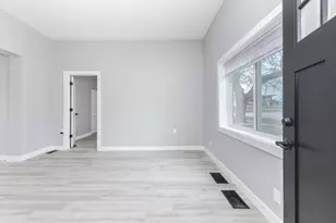 1006 N Morris Ave, Bloomington, IL 61701 - Photo 9