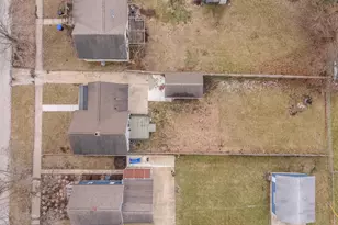 1006 N Morris Ave, Bloomington, IL 61701 - Photo 5