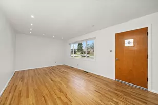 8719 Olympic Dr, Bridgeview, IL 60455 - Photo 3