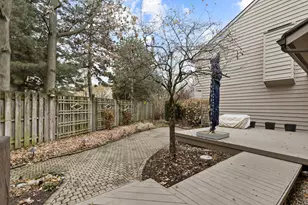1526 Kirkwood Dr, Geneva, IL 60134 - Photo 21