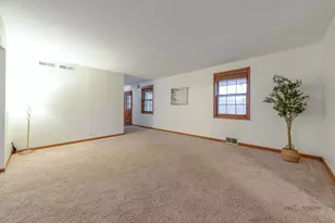 26585 N Pheasant Ct, Wauconda, IL 60084 - Photo 5