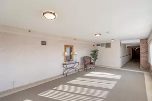 3050 Pheasant Creek Dr, Northbrook, IL 60062 - Photo 3