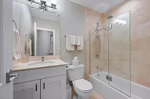 1628 N Bosworth Ave, Chicago, IL 60642 - Photo 15