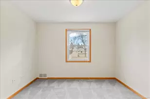 8305 S 85th Ct, Hickory Hills, IL 60457 - Photo 15