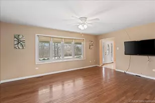 8305 S 85th Ct, Hickory Hills, IL 60457 - Photo 5