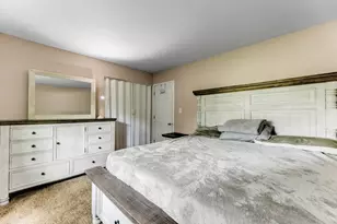 219 Monterey Dr, Bolingbrook, IL 60440 - Photo 9