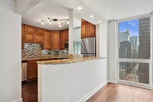 200 N Dearborn St, Chicago, IL 60601 - Photo 5