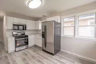 7920 S Mozart St, Chicago, IL 60652 - Photo 3