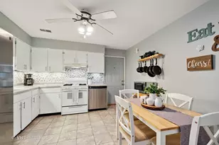 235 W Johnson St, Palatine, IL 60067 - Photo 5